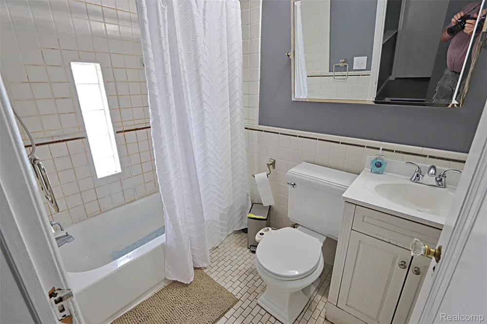 1149 Cambridge Road Berkley City, MI 48072