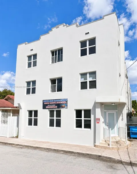 1051 NW 2nd St #15