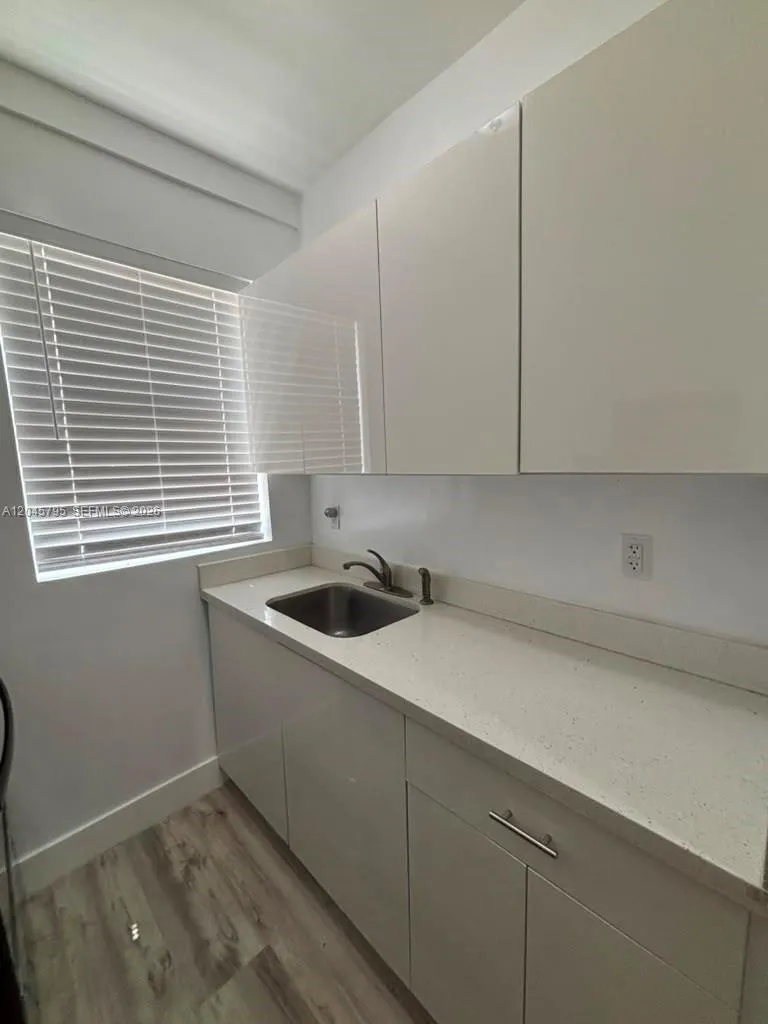 1051 NW 2nd St #15 Miami, FL 33128