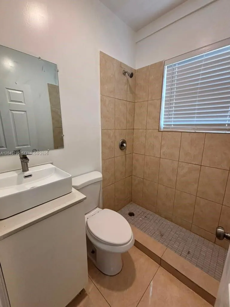 1051 NW 2nd St #15 Miami, FL 33128