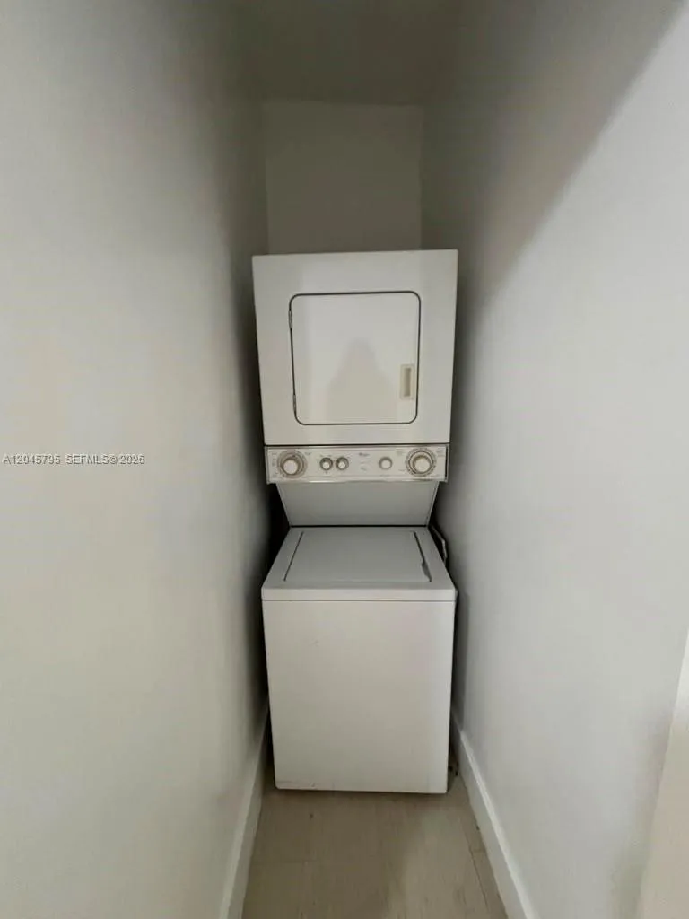 1051 NW 2nd St #15 Miami, FL 33128