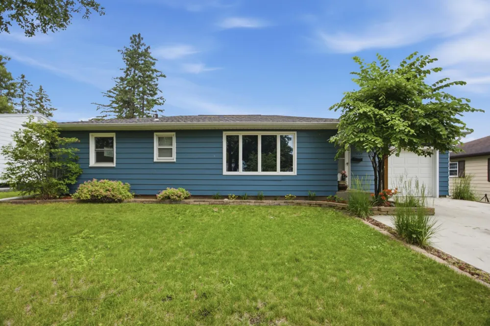 1221 Roosevelt Avenue Detroit Lakes, MN 56501