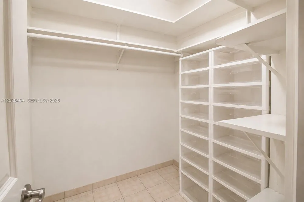 572 E 38th St Hialeah, FL 33013