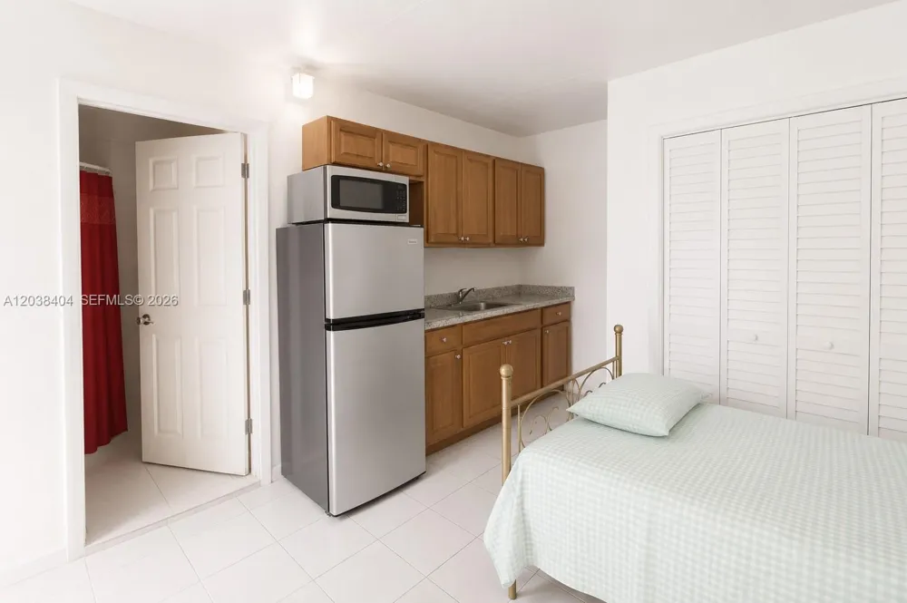 572 E 38th St Hialeah, FL 33013