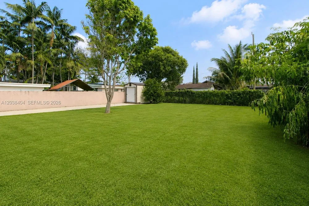 572 E 38th St Hialeah, FL 33013