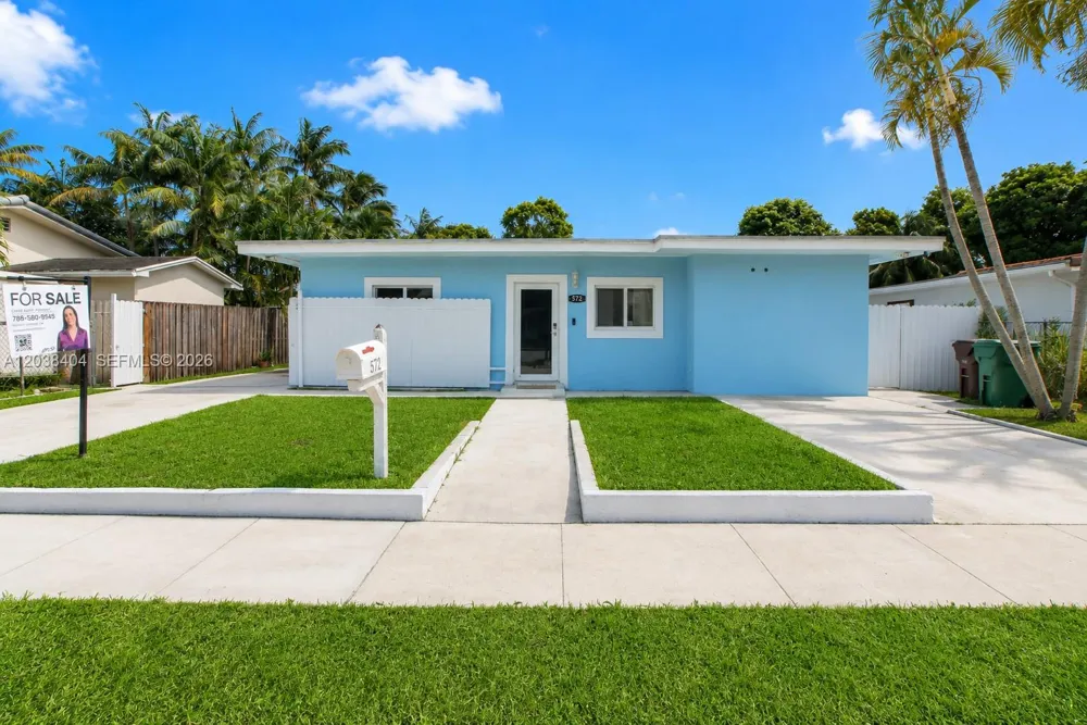 572 E 38th St Hialeah, FL 33013