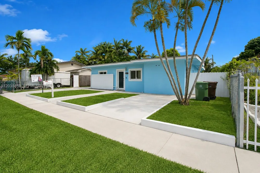 572 E 38th St Hialeah, FL 33013