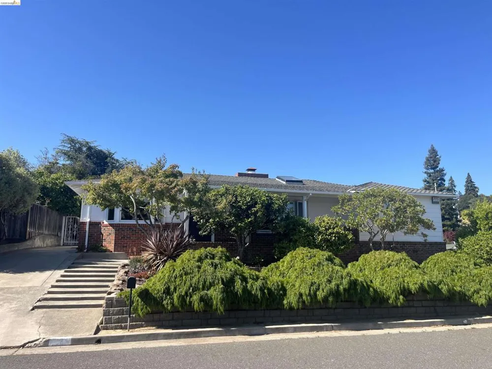 26 Dudley Ct Piedmont, CA 94611