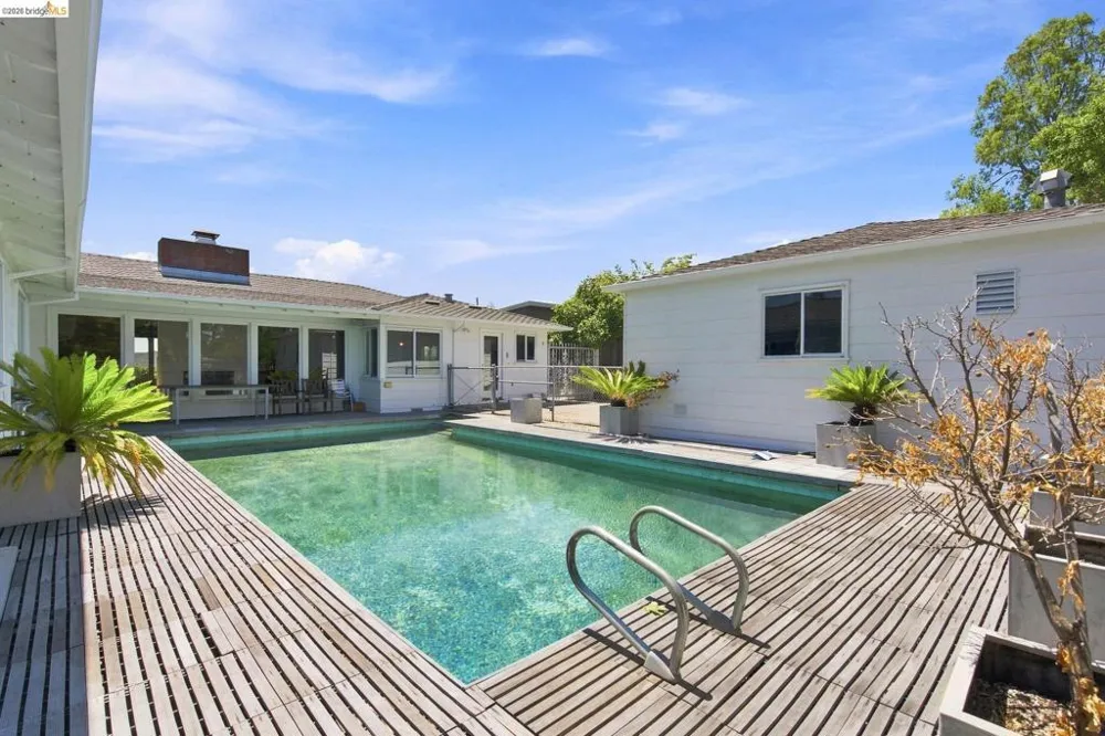 26 Dudley Ct Piedmont, CA 94611