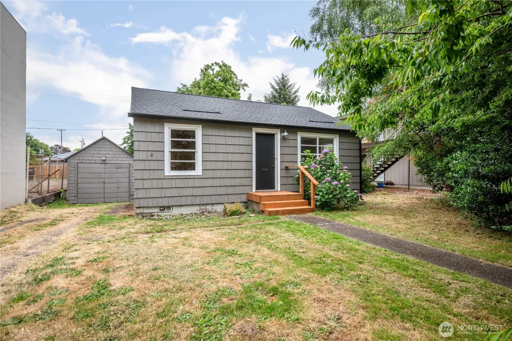 1158 10th Avenue Longview, WA 98632