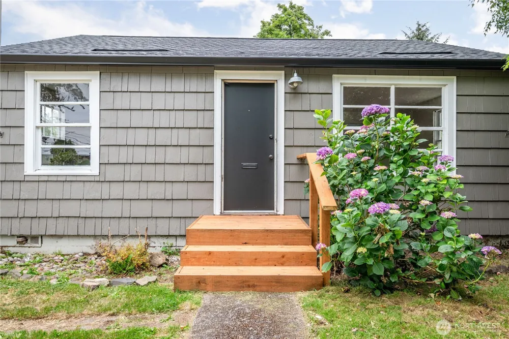 1158 10th Avenue Longview, WA 98632