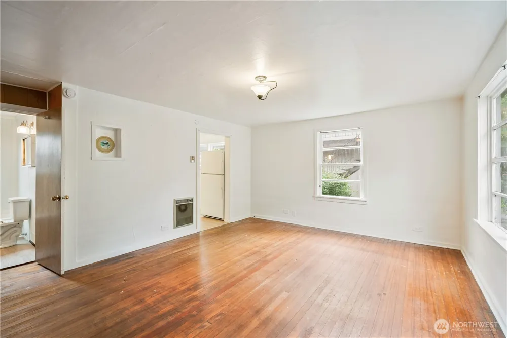 1158 10th Avenue Longview, WA 98632