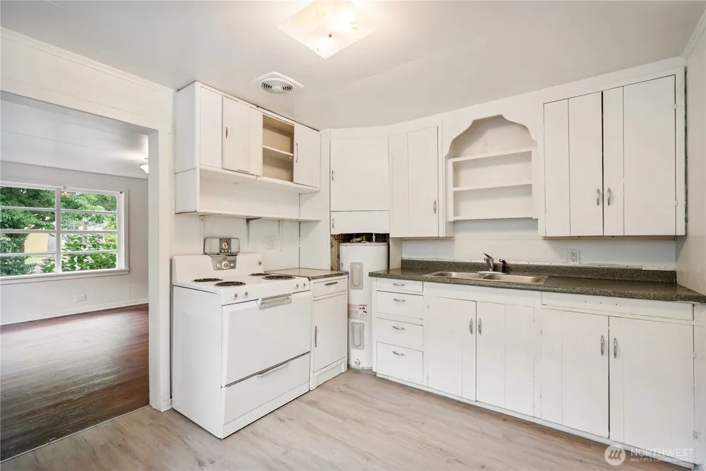 1158 10th Avenue Longview, WA 98632