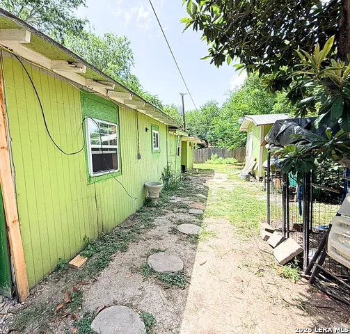 1110 W Lynwood Ave San Antonio, TX 78201