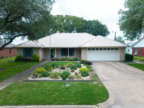 812 Crestline Drive