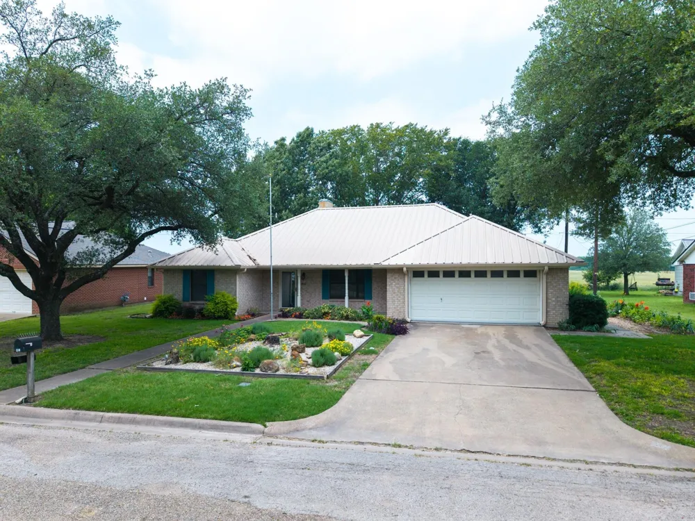 812 Crestline Drive Mexia, TX 76667
