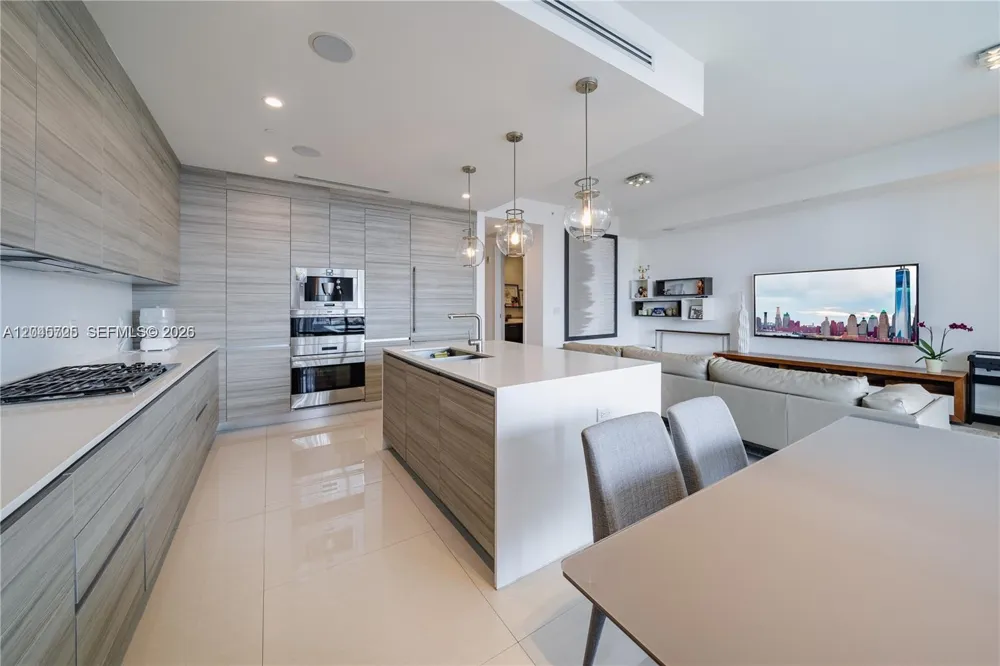 3250 NE 188th St #606 Aventura, FL 33180