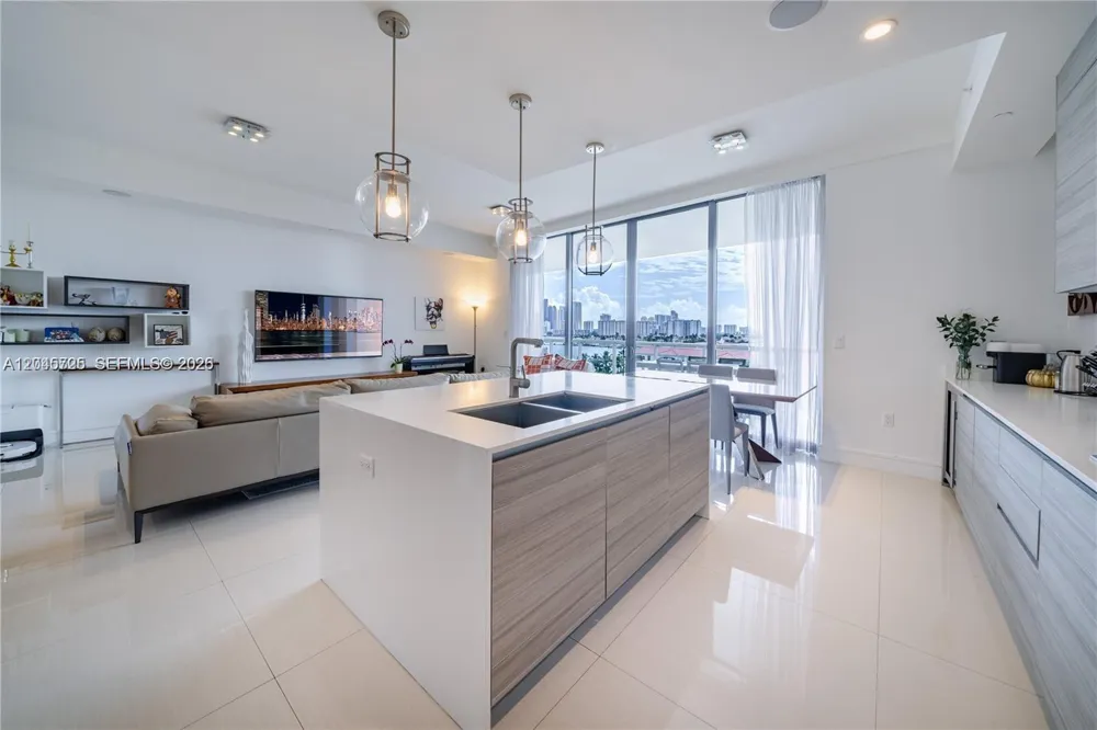 3250 NE 188th St #606 Aventura, FL 33180
