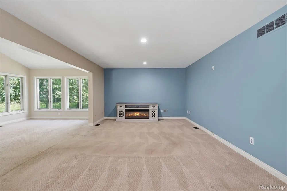5336 Urbana Drive Genoa Township, MI 48116