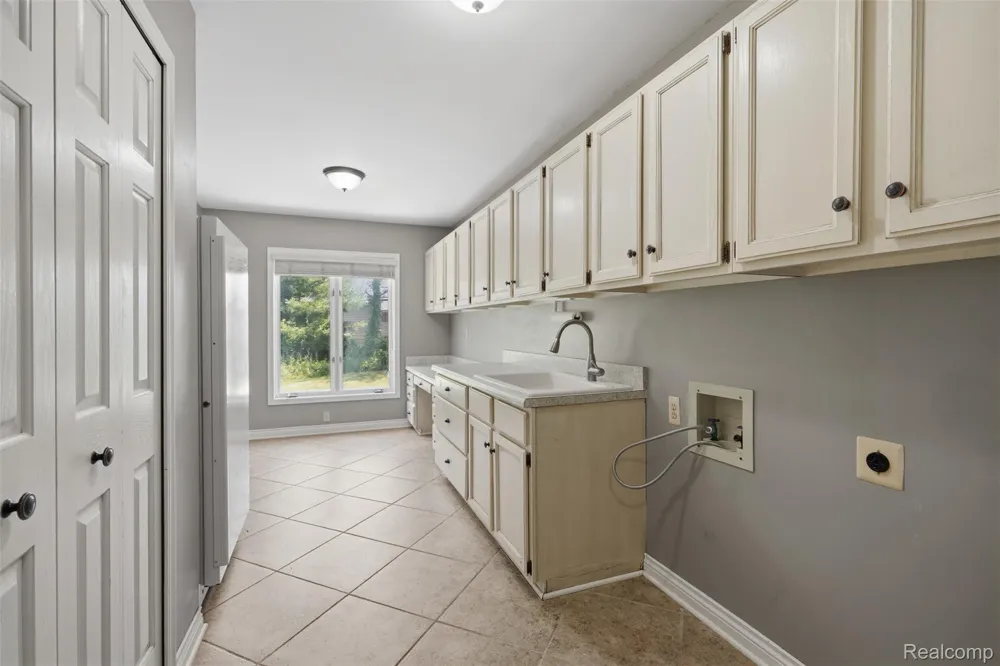 5336 Urbana Drive Genoa Township, MI 48116