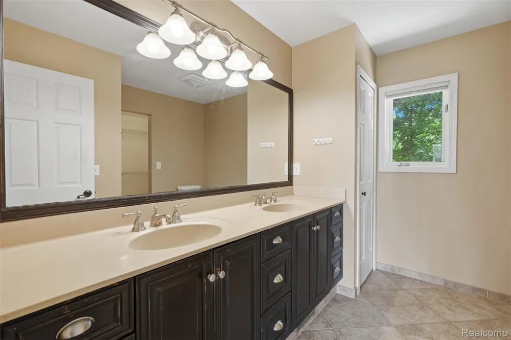 5336 Urbana Drive Genoa Township, MI 48116