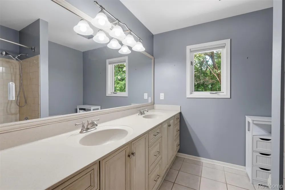 5336 Urbana Drive Genoa Township, MI 48116