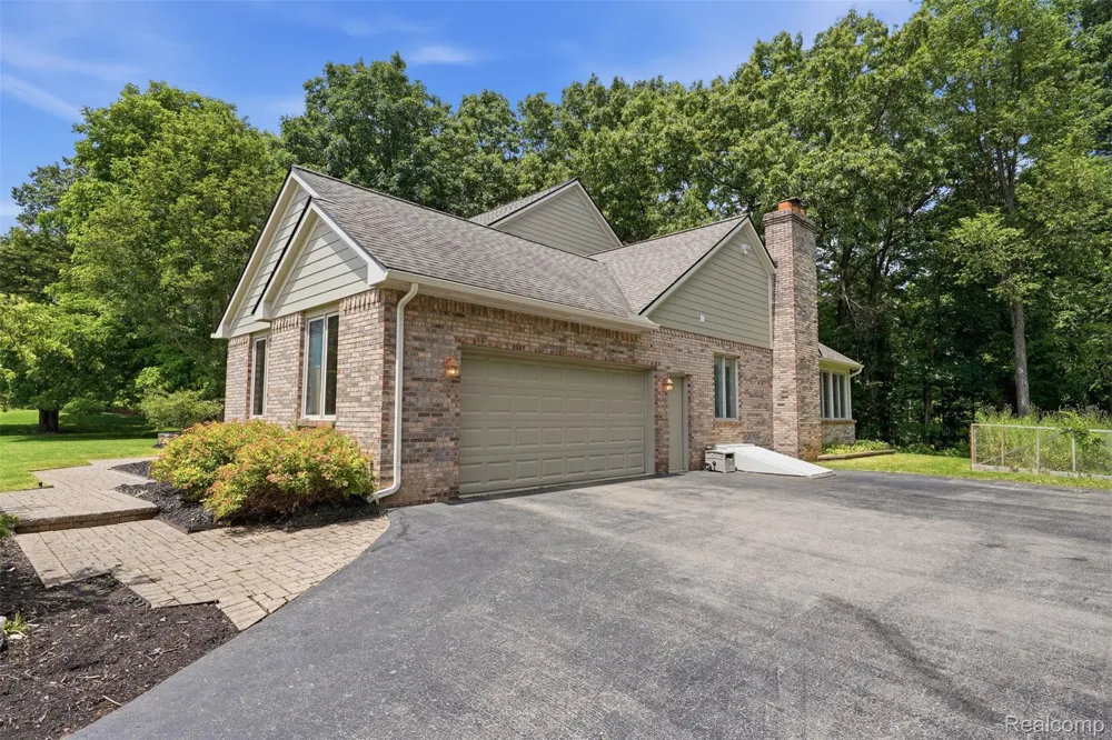 5336 Urbana Drive Genoa Township, MI 48116