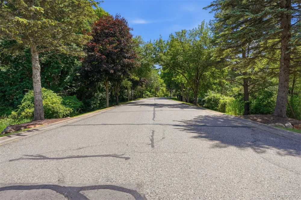5336 Urbana Drive Genoa Township, MI 48116