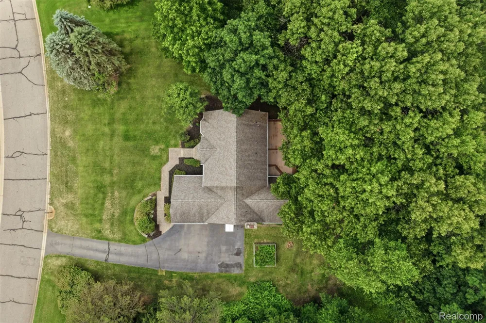5336 Urbana Drive Genoa Township, MI 48116