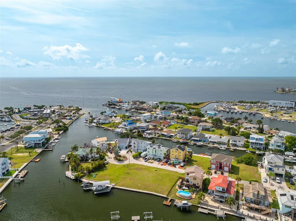 6520 LOUISE COURT Hudson, FL 34667