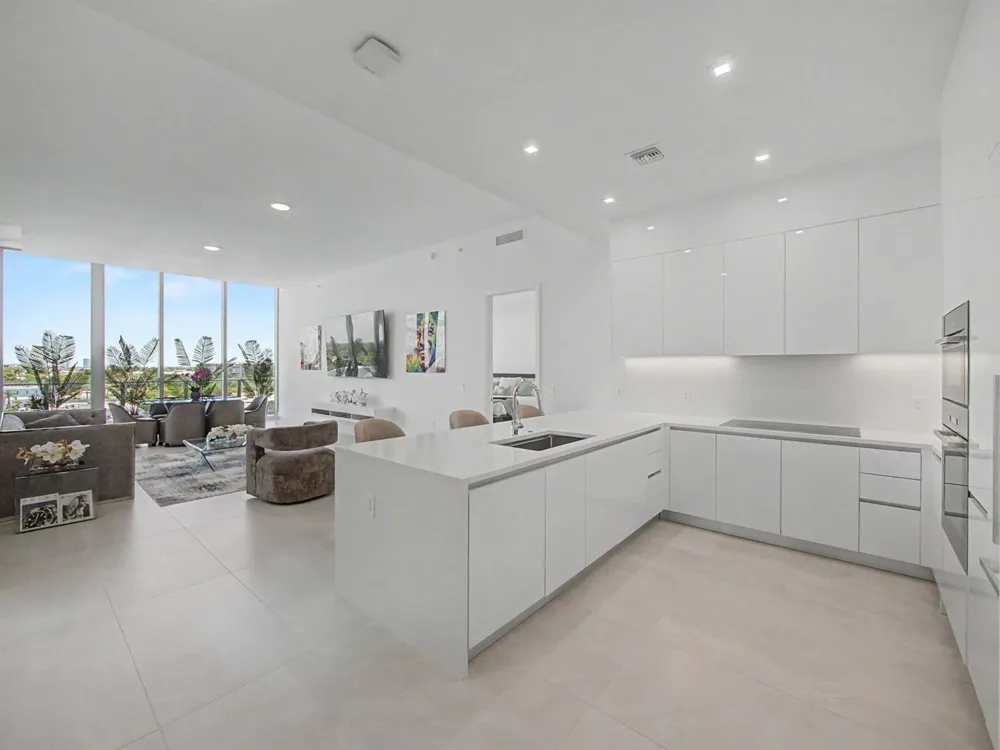 220 Lake Shore Drive #621 Lake Park, FL 33403
