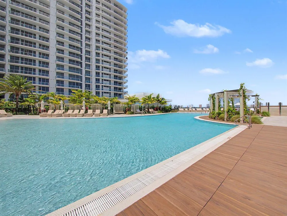 220 Lake Shore Drive #621 Lake Park, FL 33403