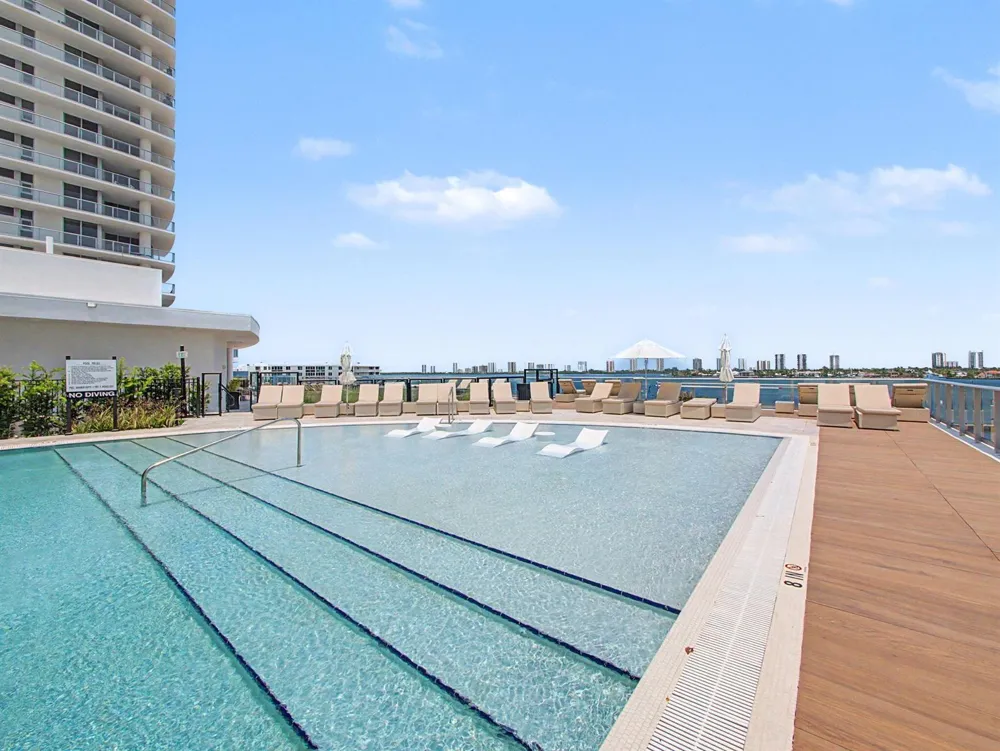 220 Lake Shore Drive #621 Lake Park, FL 33403