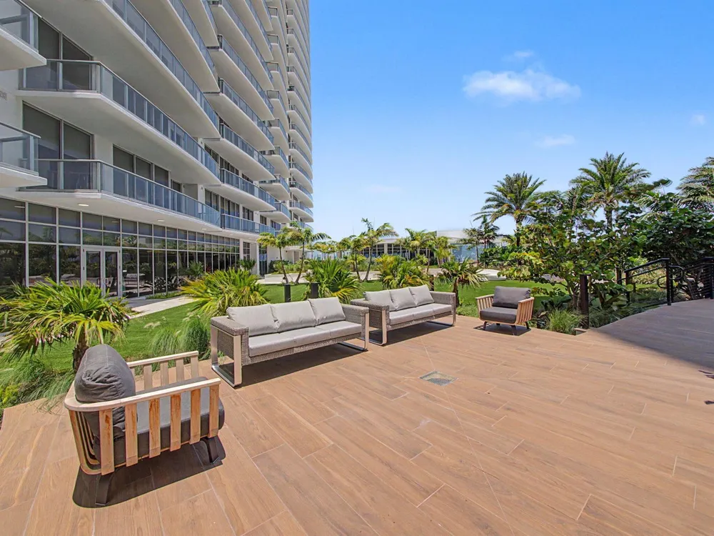 220 Lake Shore Drive #621 Lake Park, FL 33403
