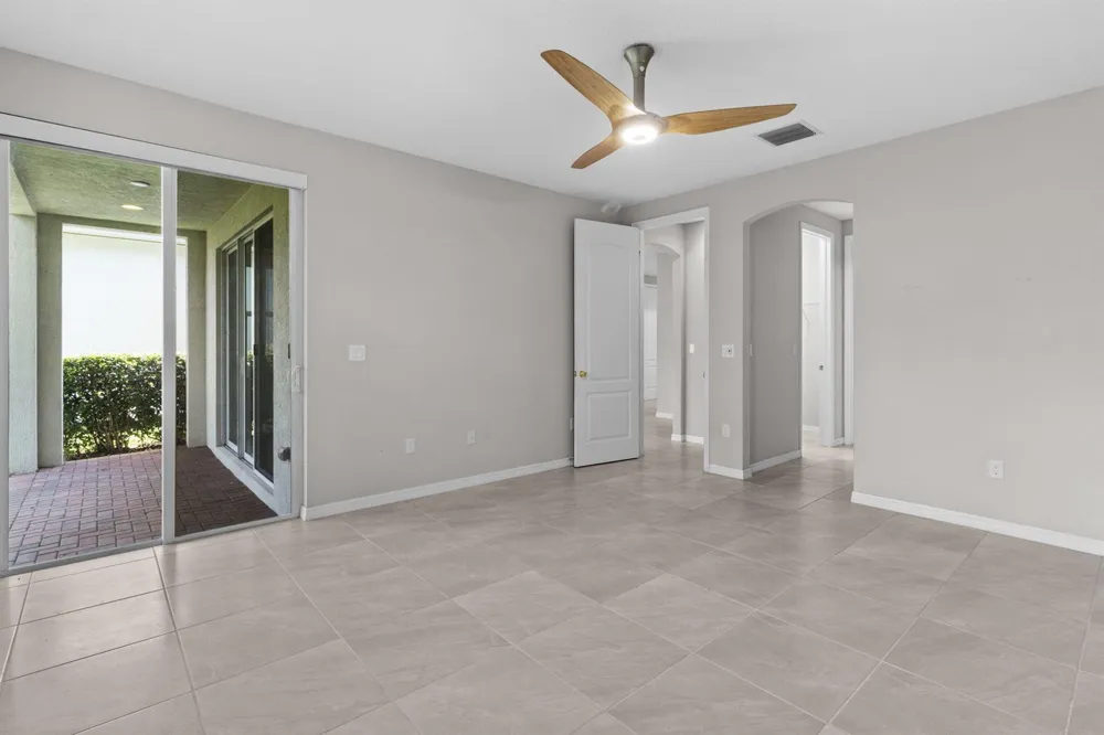 5319 Falcon Trail Davie, FL 33314