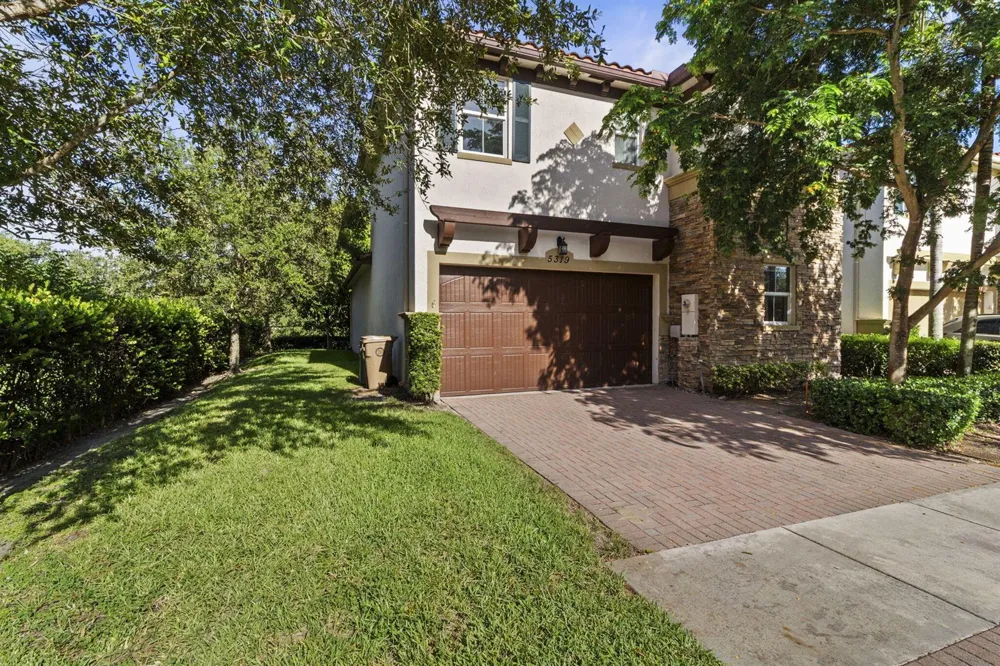 5319 Falcon Trail Davie, FL 33314