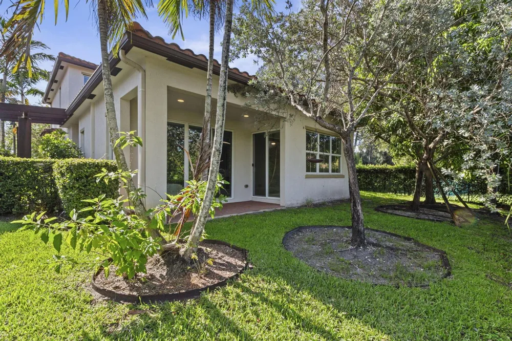 5319 Falcon Trail Davie, FL 33314
