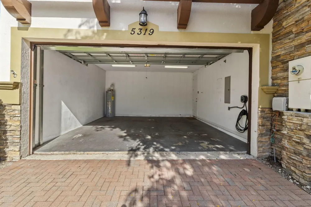 5319 Falcon Trail Davie, FL 33314