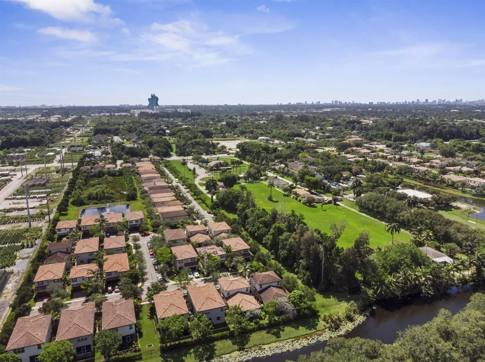 5319 Falcon Trail Davie, FL 33314