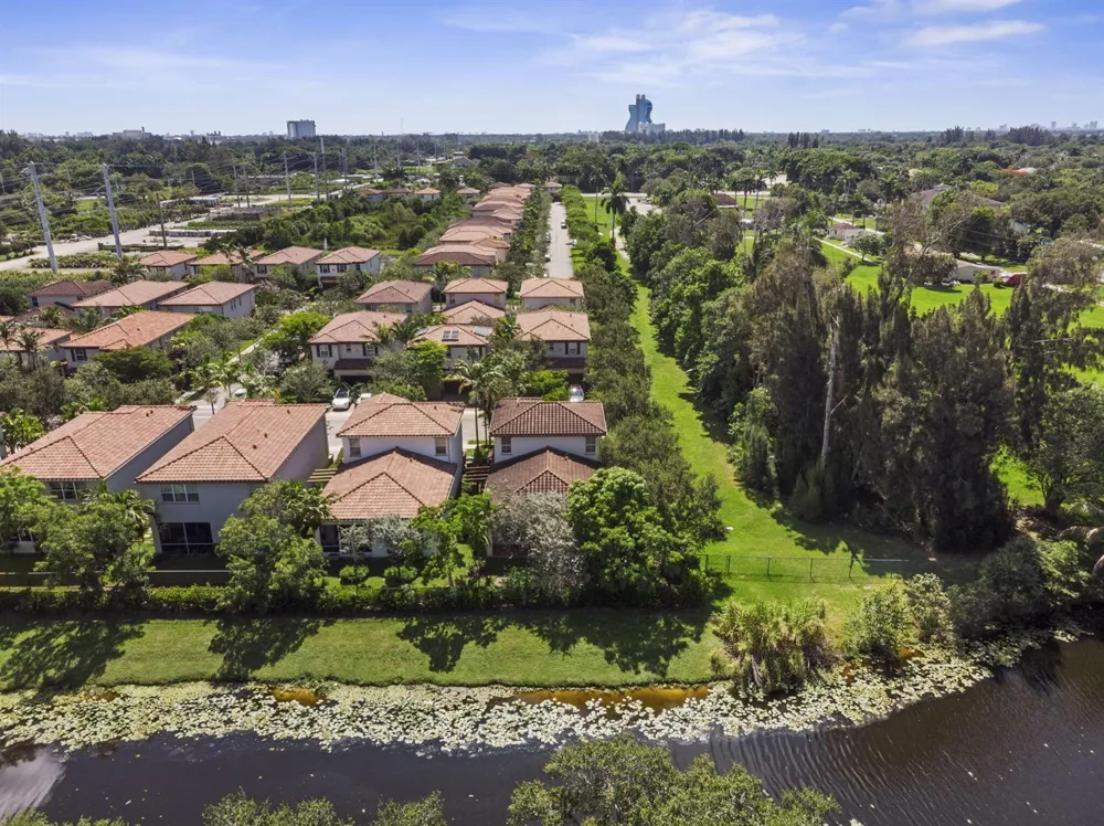 5319 Falcon Trail Davie, FL 33314