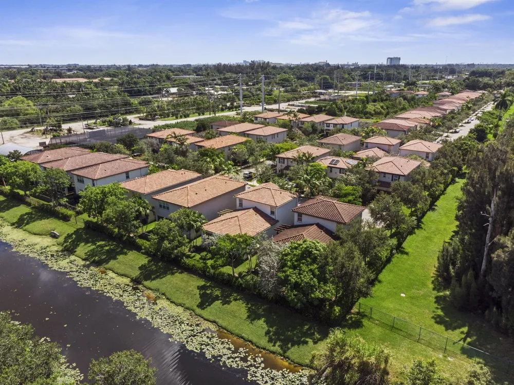 5319 Falcon Trail Davie, FL 33314