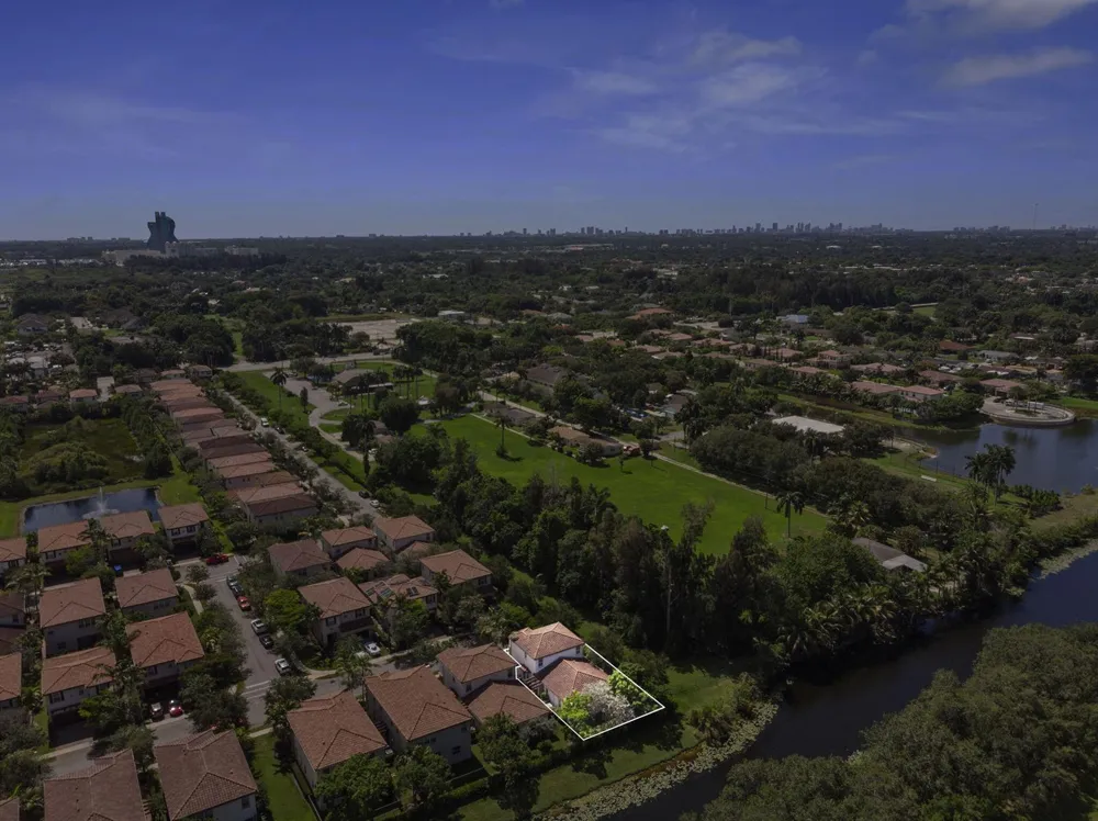 5319 Falcon Trail Davie, FL 33314