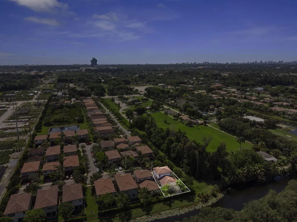 5319 Falcon Trail Davie, FL 33314