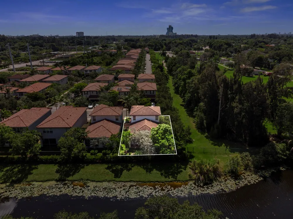 5319 Falcon Trail Davie, FL 33314