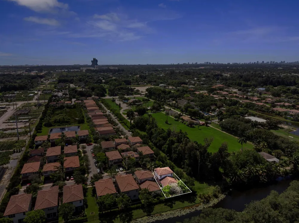 5319 Falcon Trail Davie, FL 33314