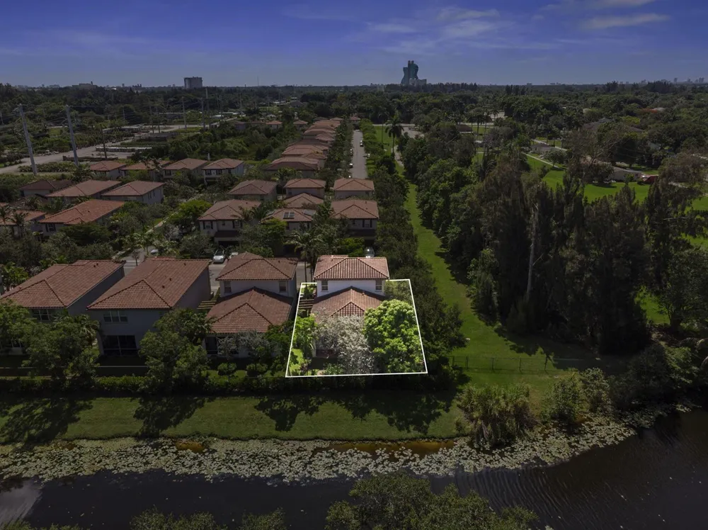 5319 Falcon Trail Davie, FL 33314