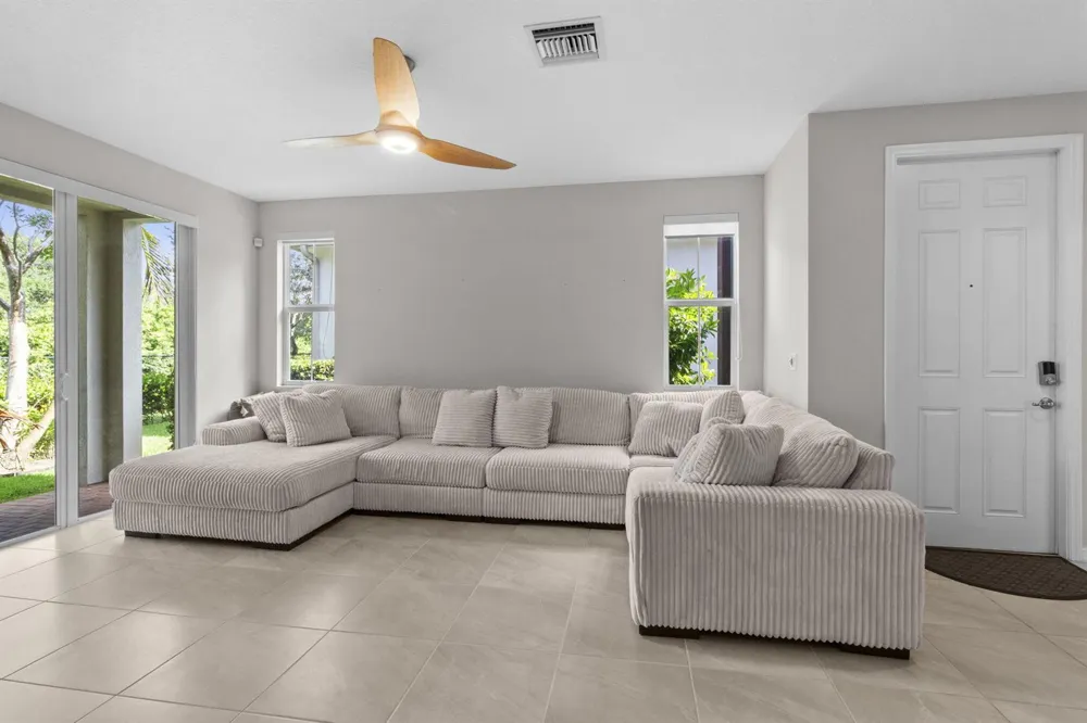 5319 Falcon Trail Davie, FL 33314