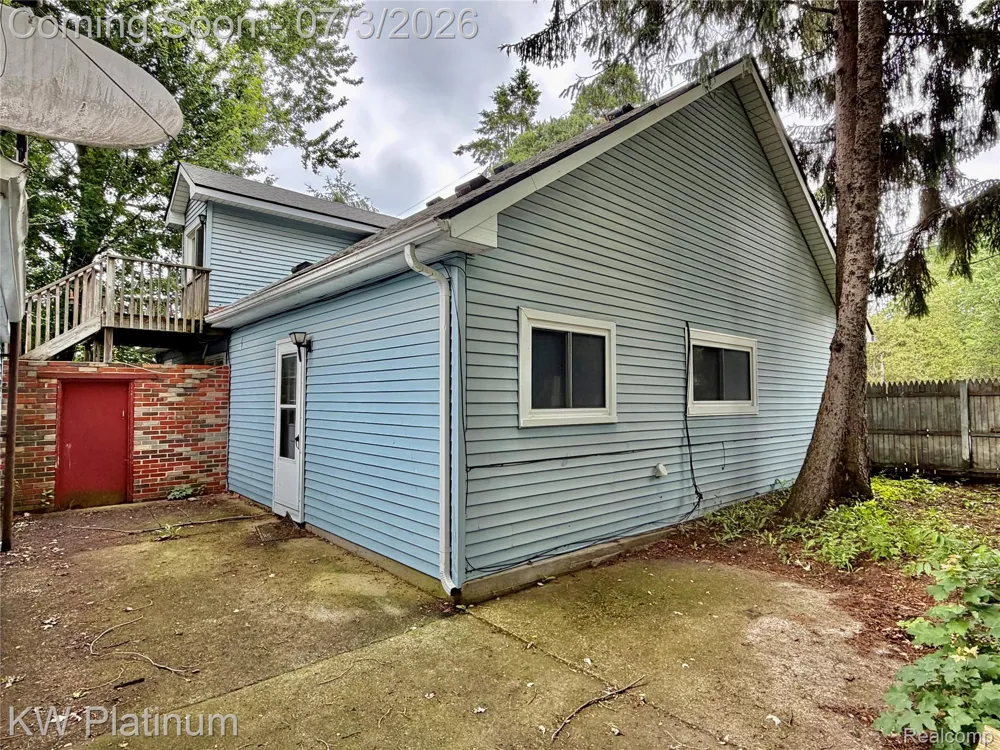 7955 Lakeshore Road Burtchville Township, MI 48059