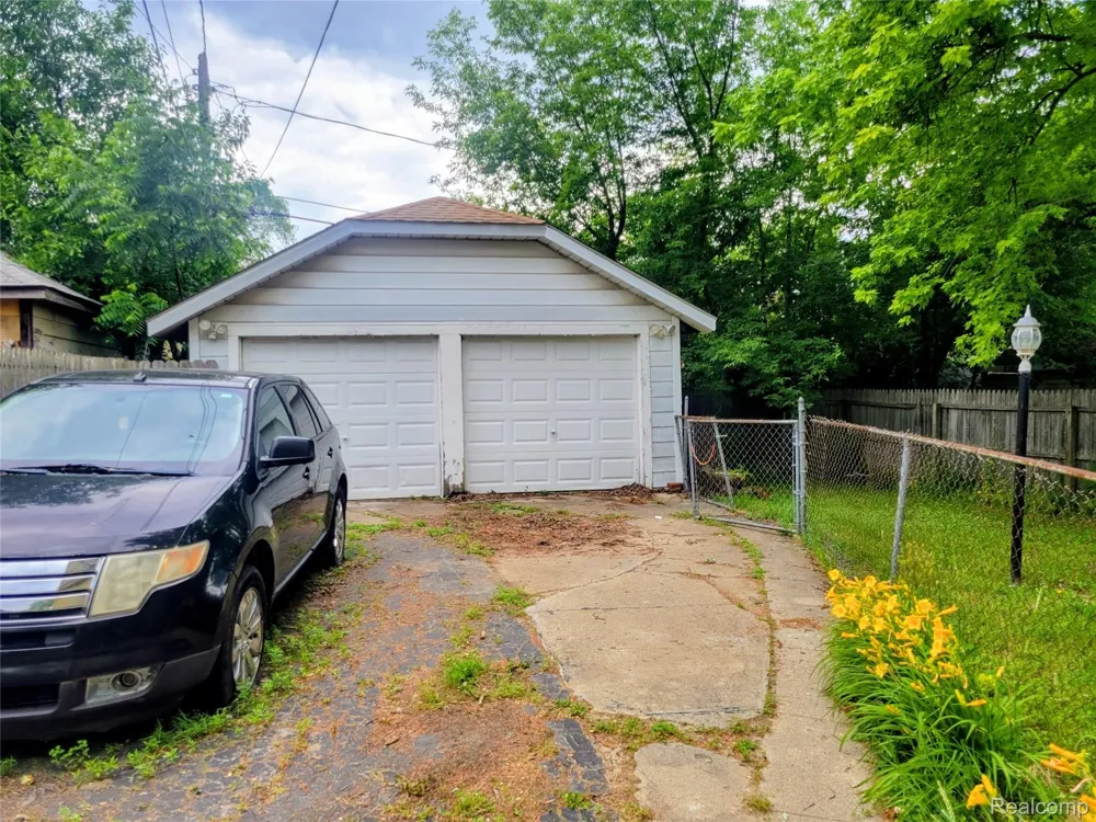 51 Dakota Street Pontiac City, MI 48341