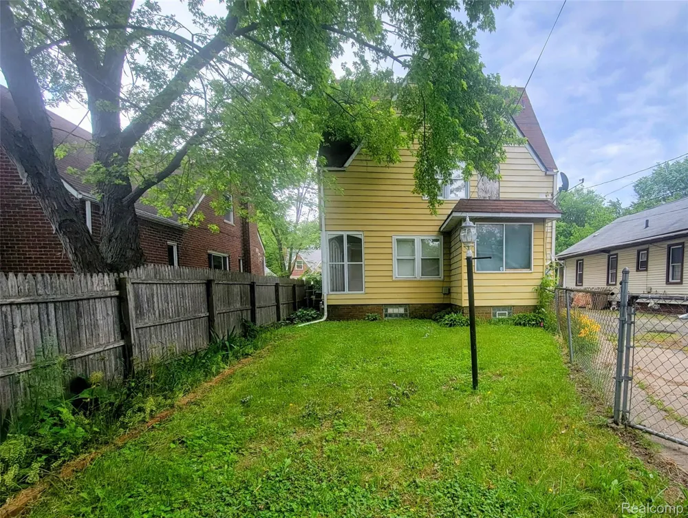 51 Dakota Street Pontiac City, MI 48341